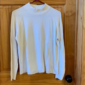 🌷 3/$20 Creme Sweater